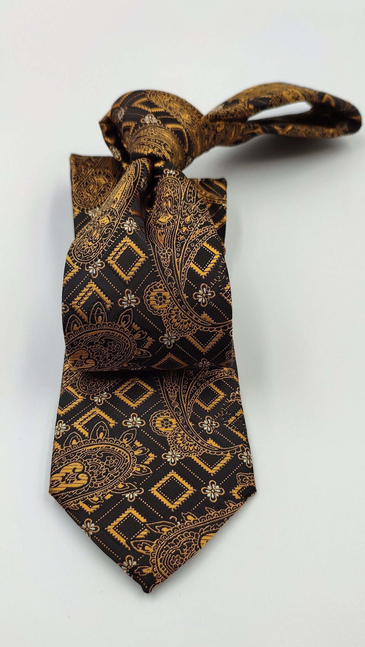 Necktie/Gold Paisley Art Silk-With Pocket Square